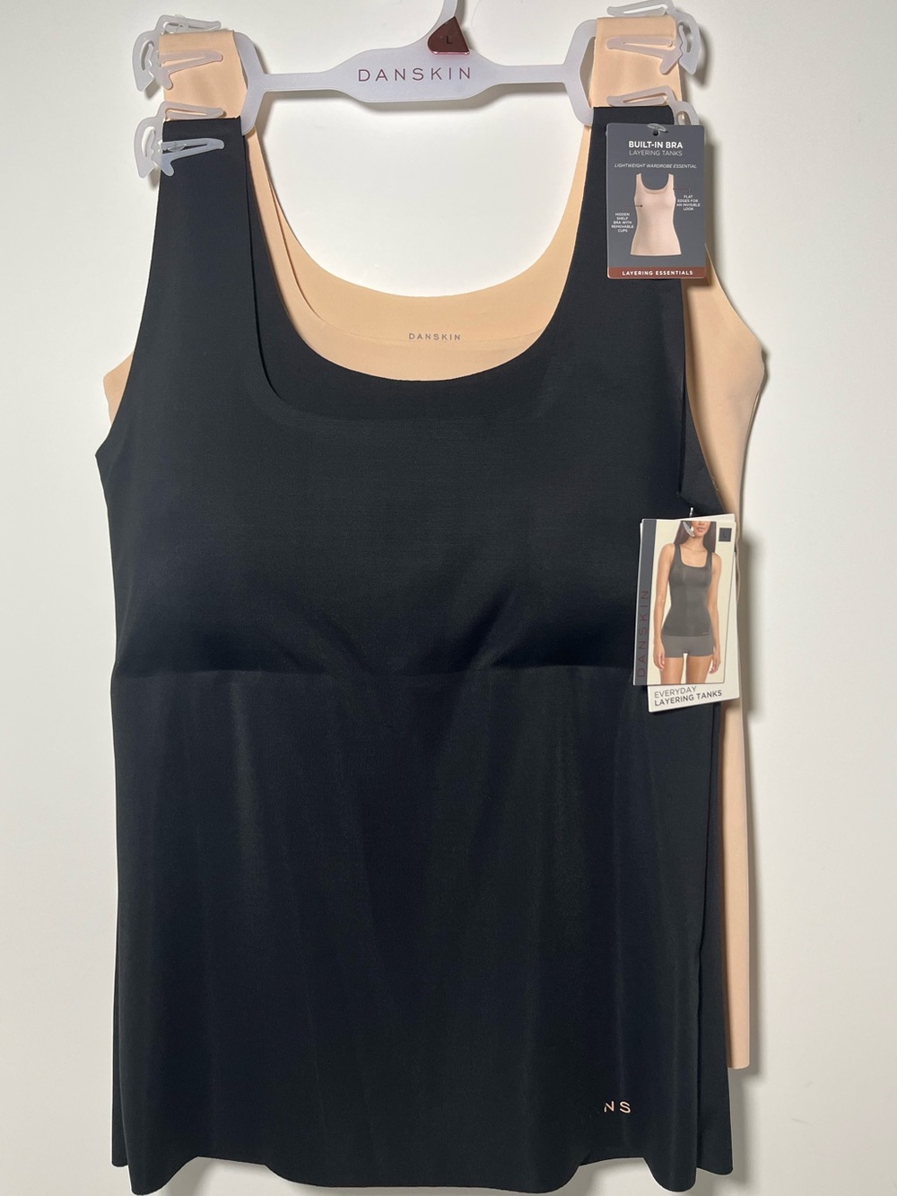DanskinSlim&SilkySmooth,Stretch,
LazerCut,Invisible Edges 2pc Layering Tanks Set